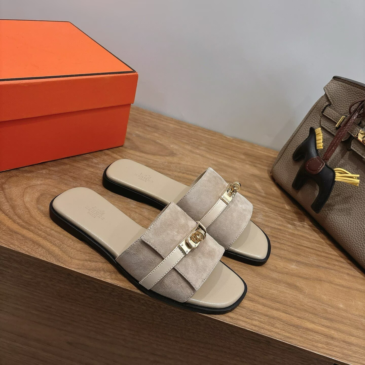ua H**me5 giulia sandal