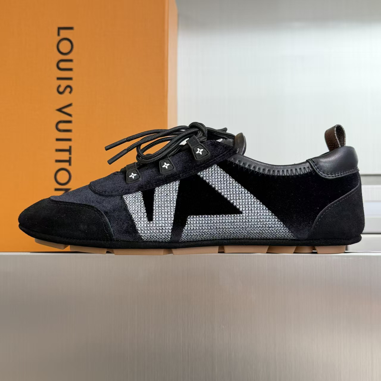 UA LV Sneaker