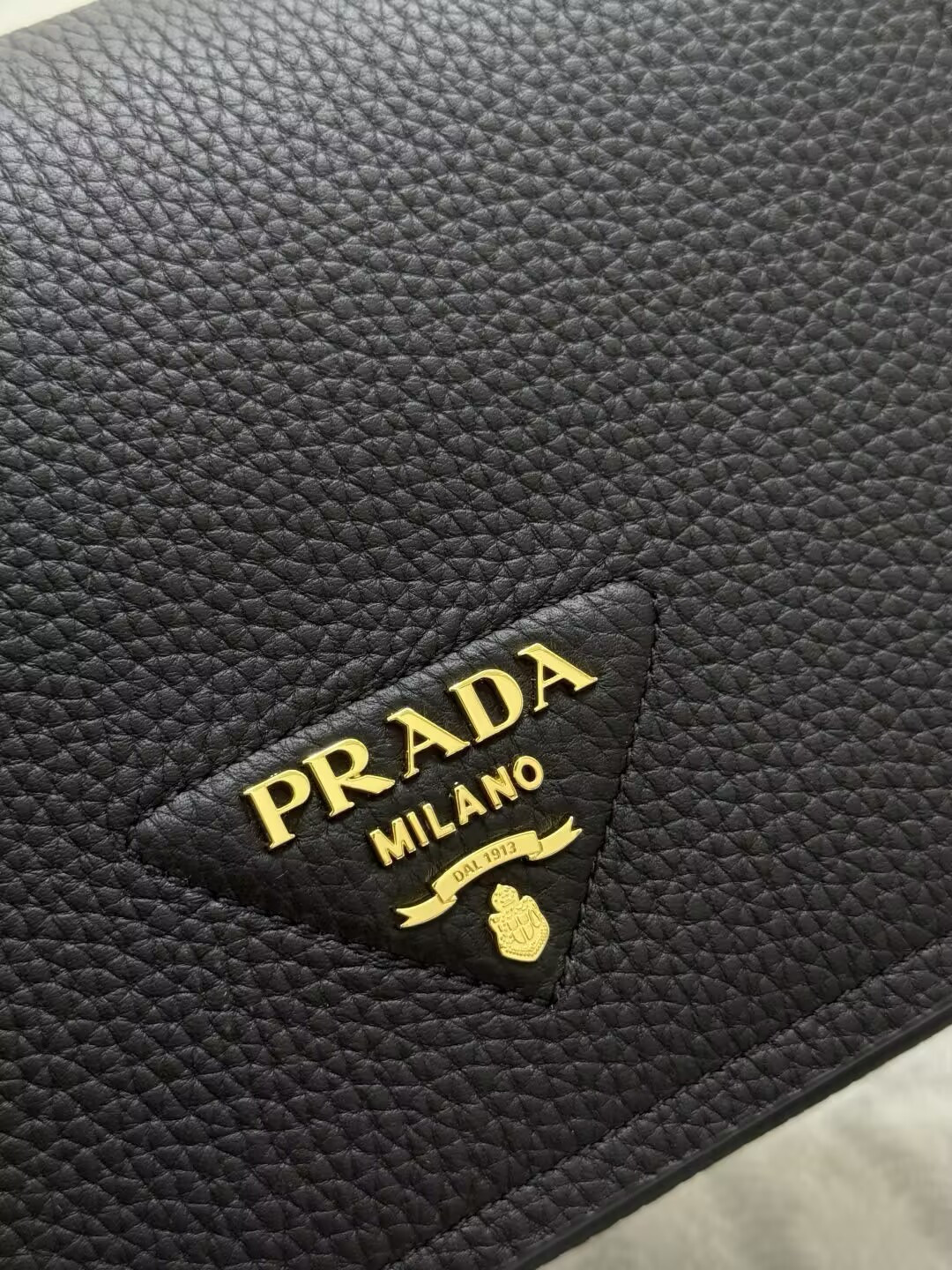 Pra*a leather shoulder bag 15.5x23x9cm