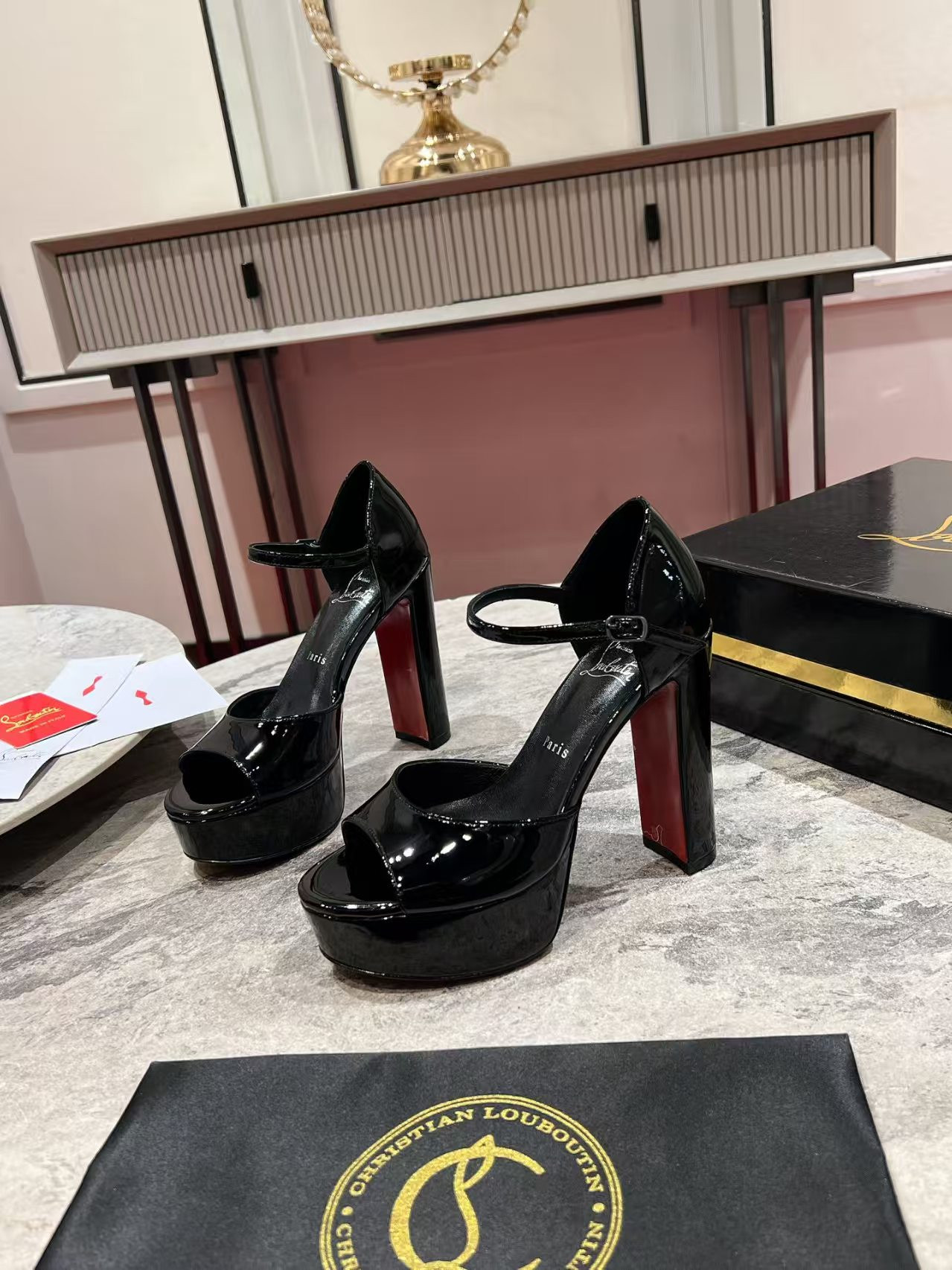 ua Chr1st1an louboutin sandals