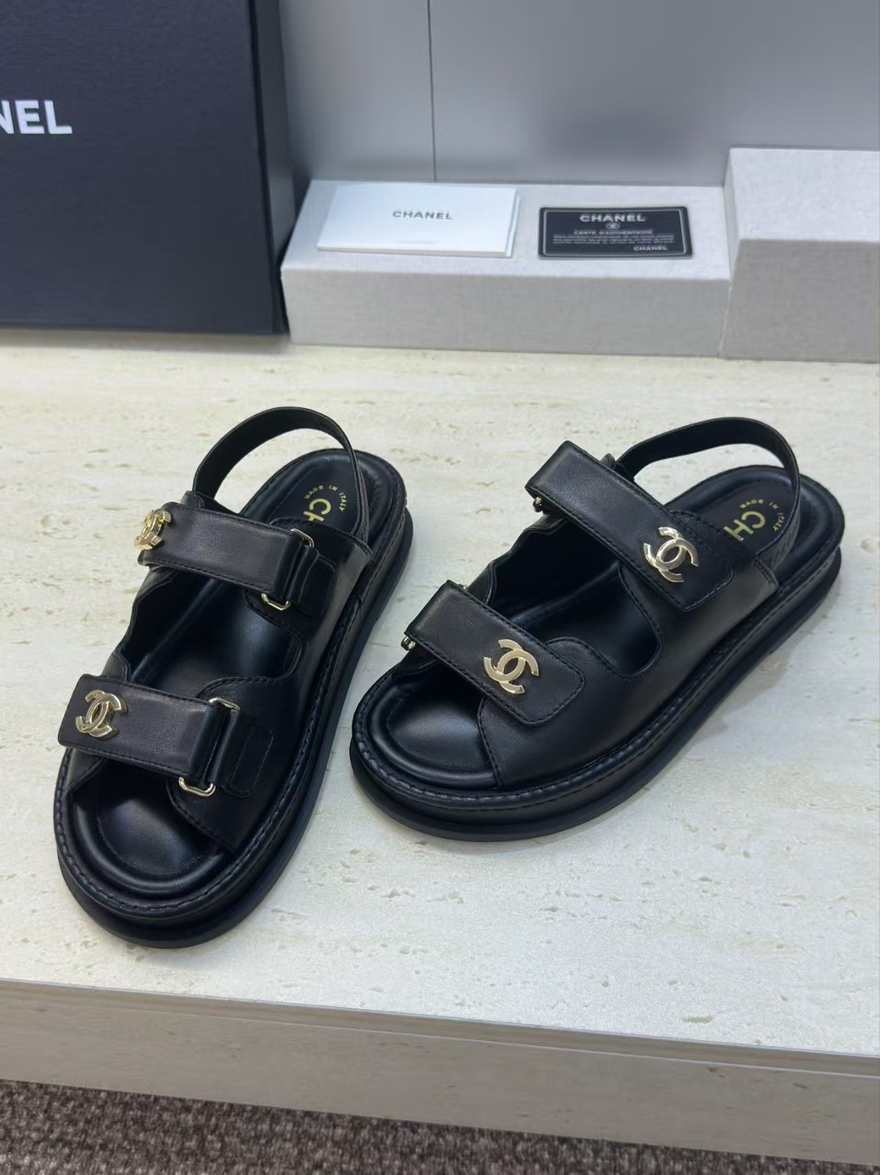 ua Ch**el sandals