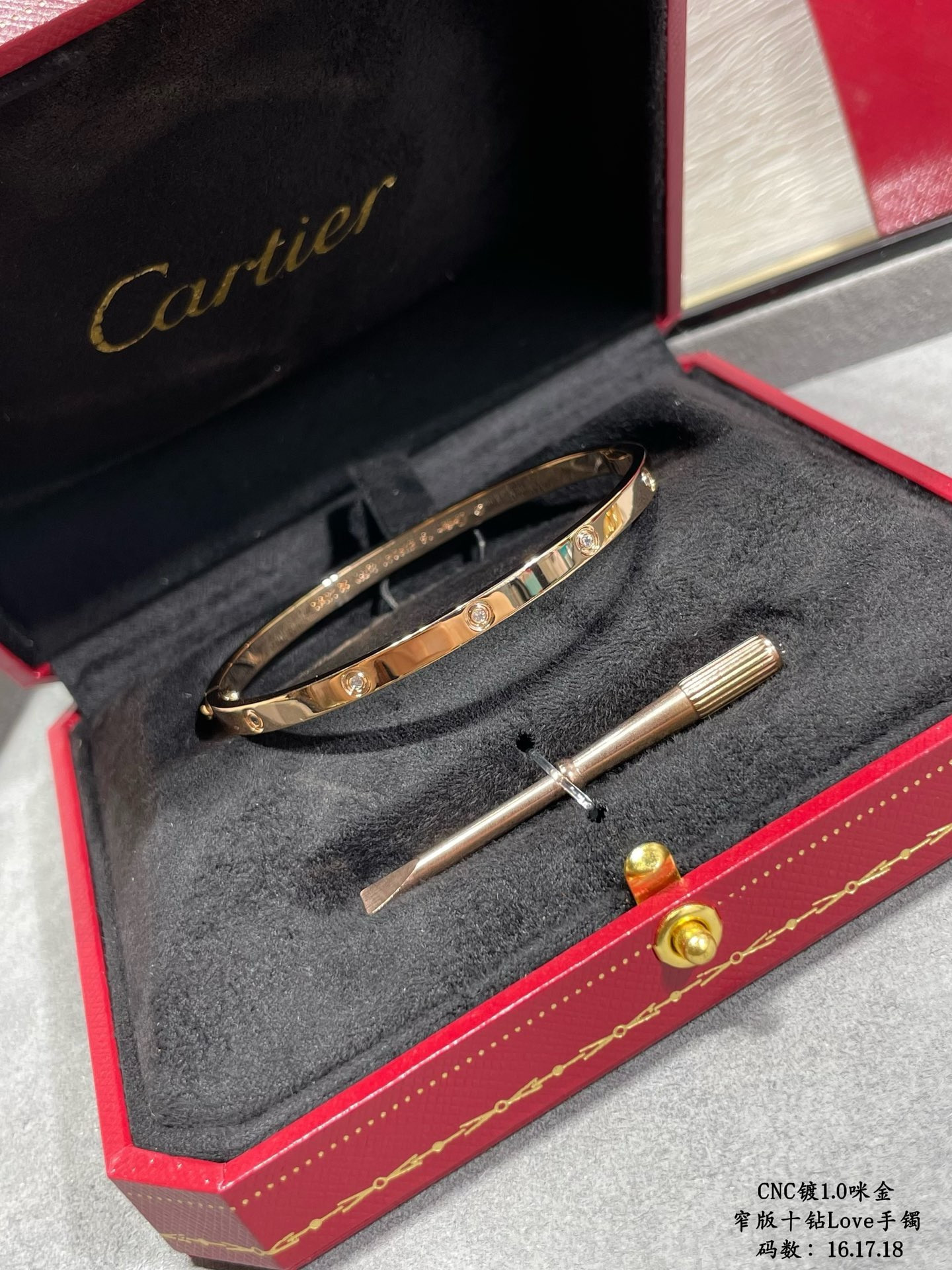 ca*t1er narrow version with D1am0nd bracelet