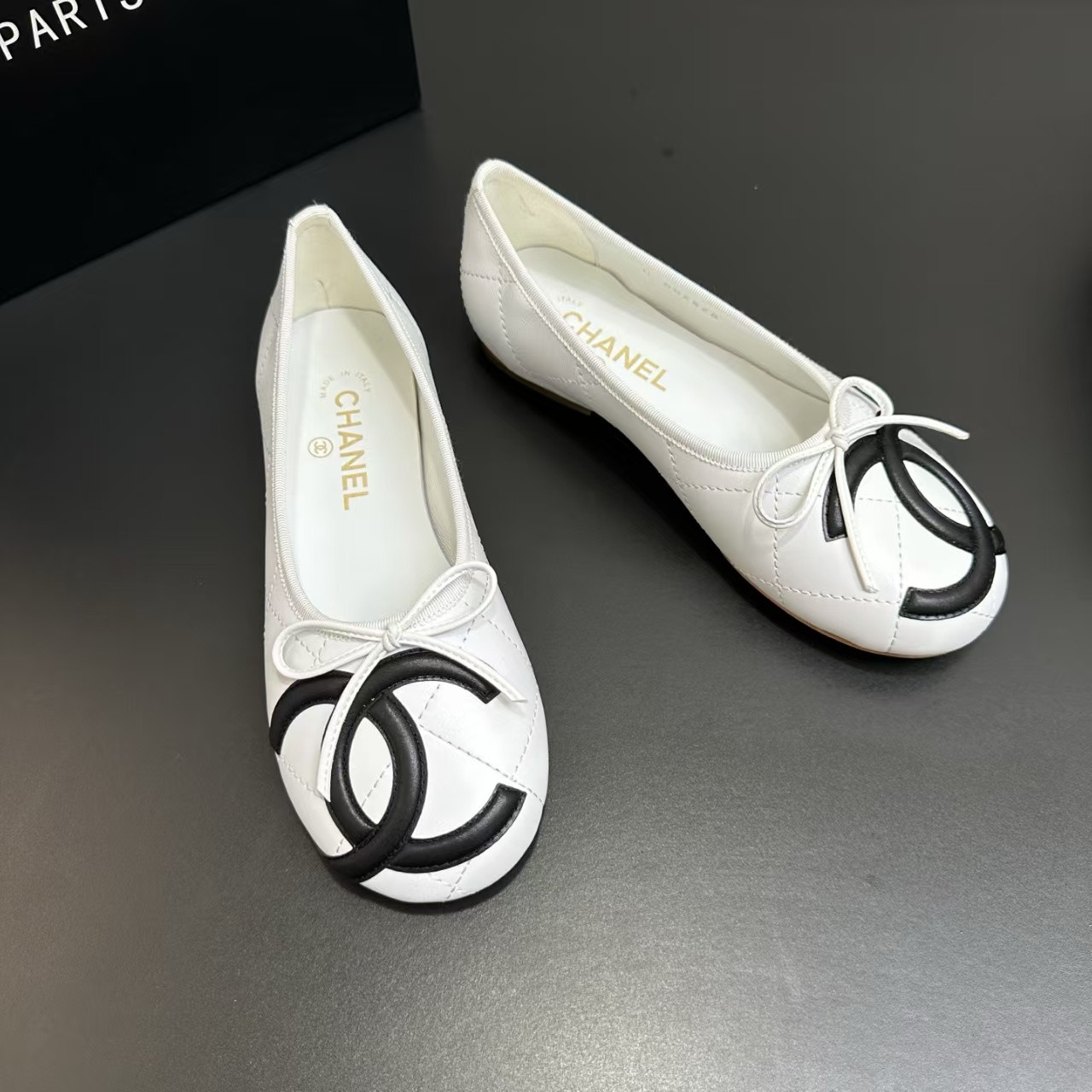 ua Ch**el ballet flat