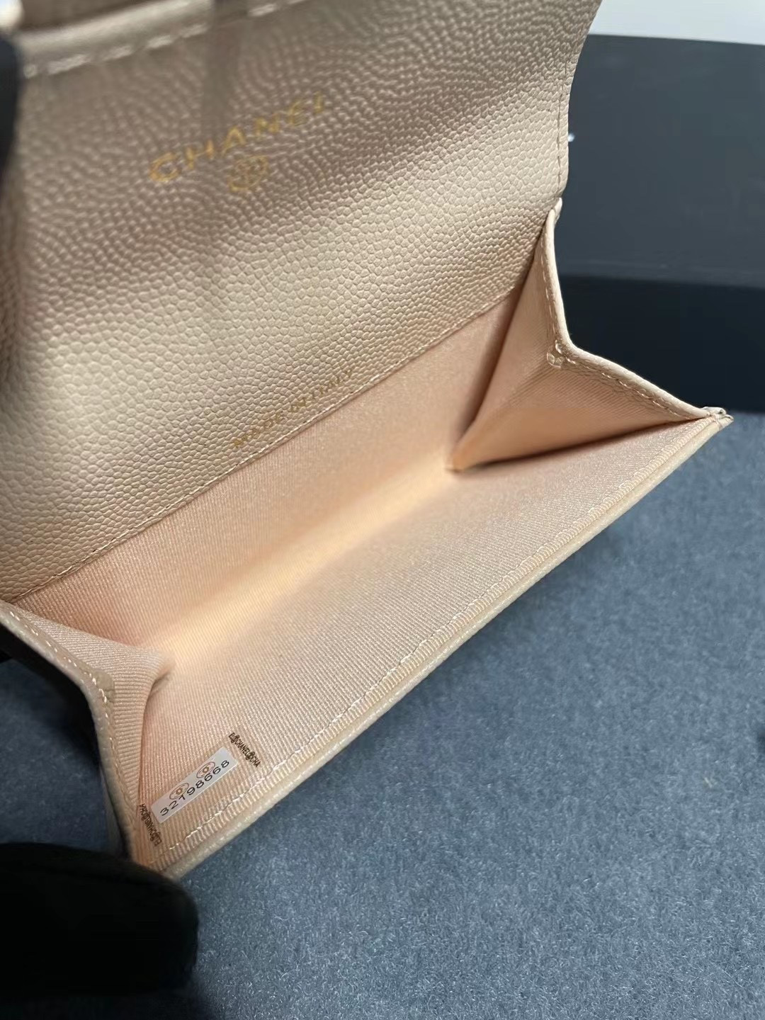 Ch**el card holder 11.3 x 7.5 x 2.5 cm