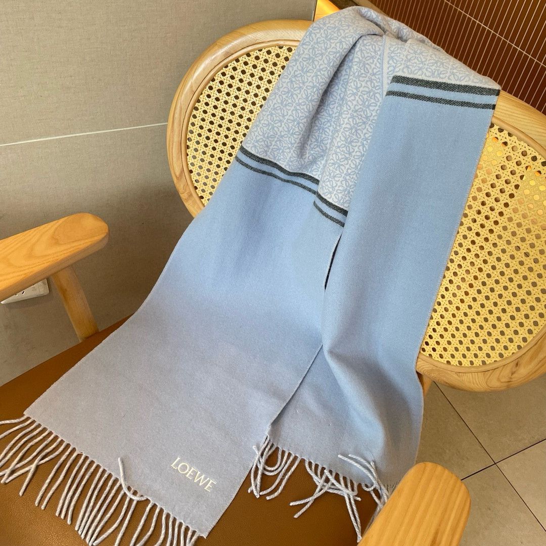 L0ew* scarf 30x182cm 90% wool 10% cashmere