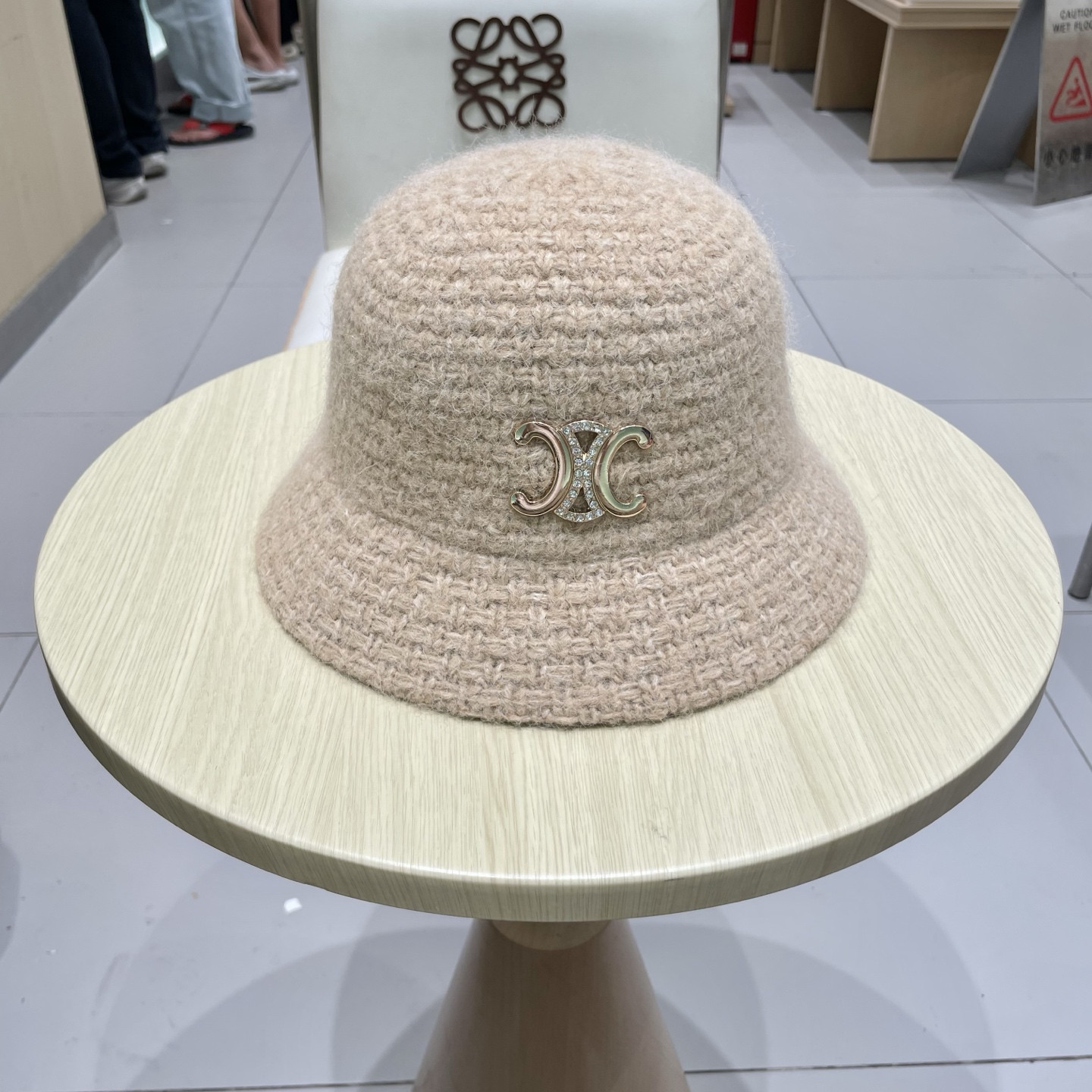 Ce1i*e knit bucket hat