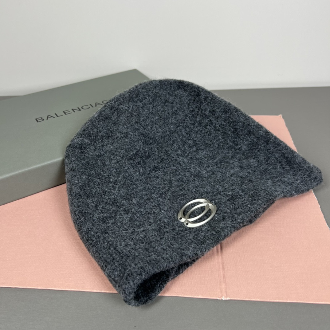 Ba1en*iaga beanie