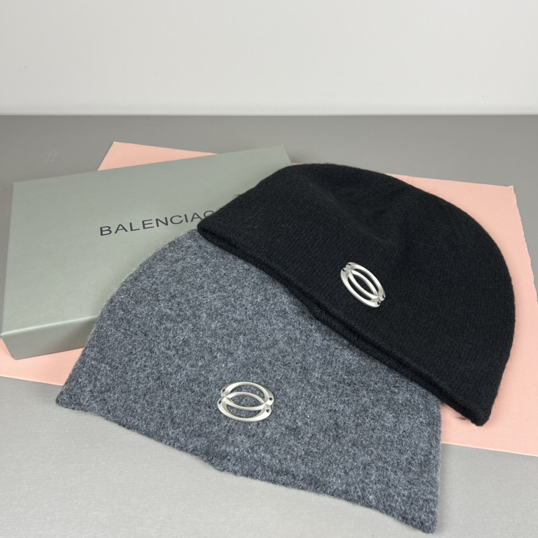 Ba1en*iaga beanie