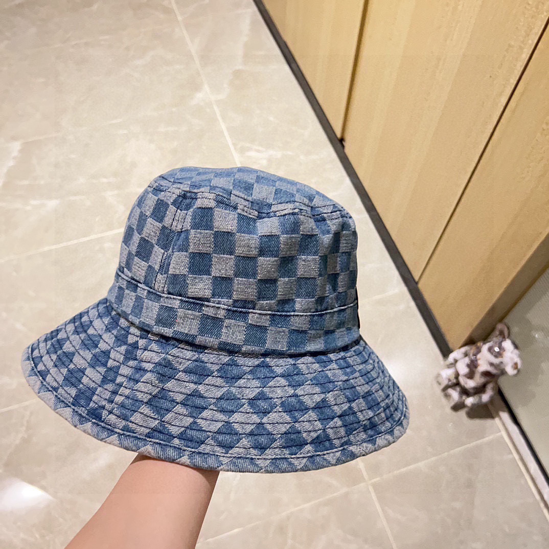 l0vis Vvtt0n bucket hat