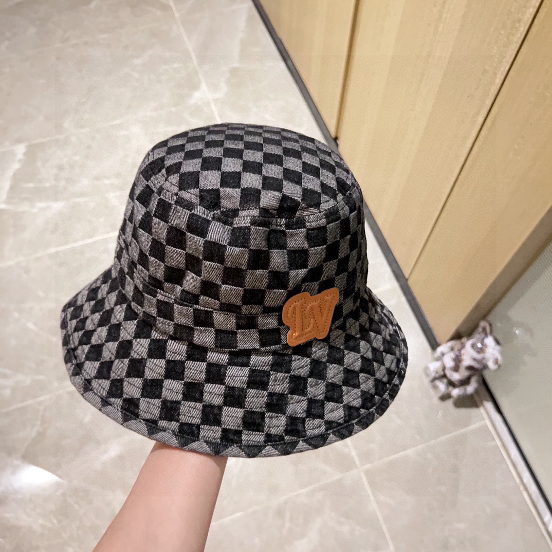 l0vis Vvtt0n bucket hat
