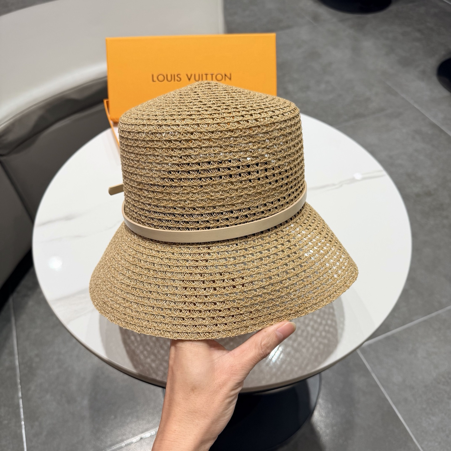 l0vis Vvtt0n straw bucket hat