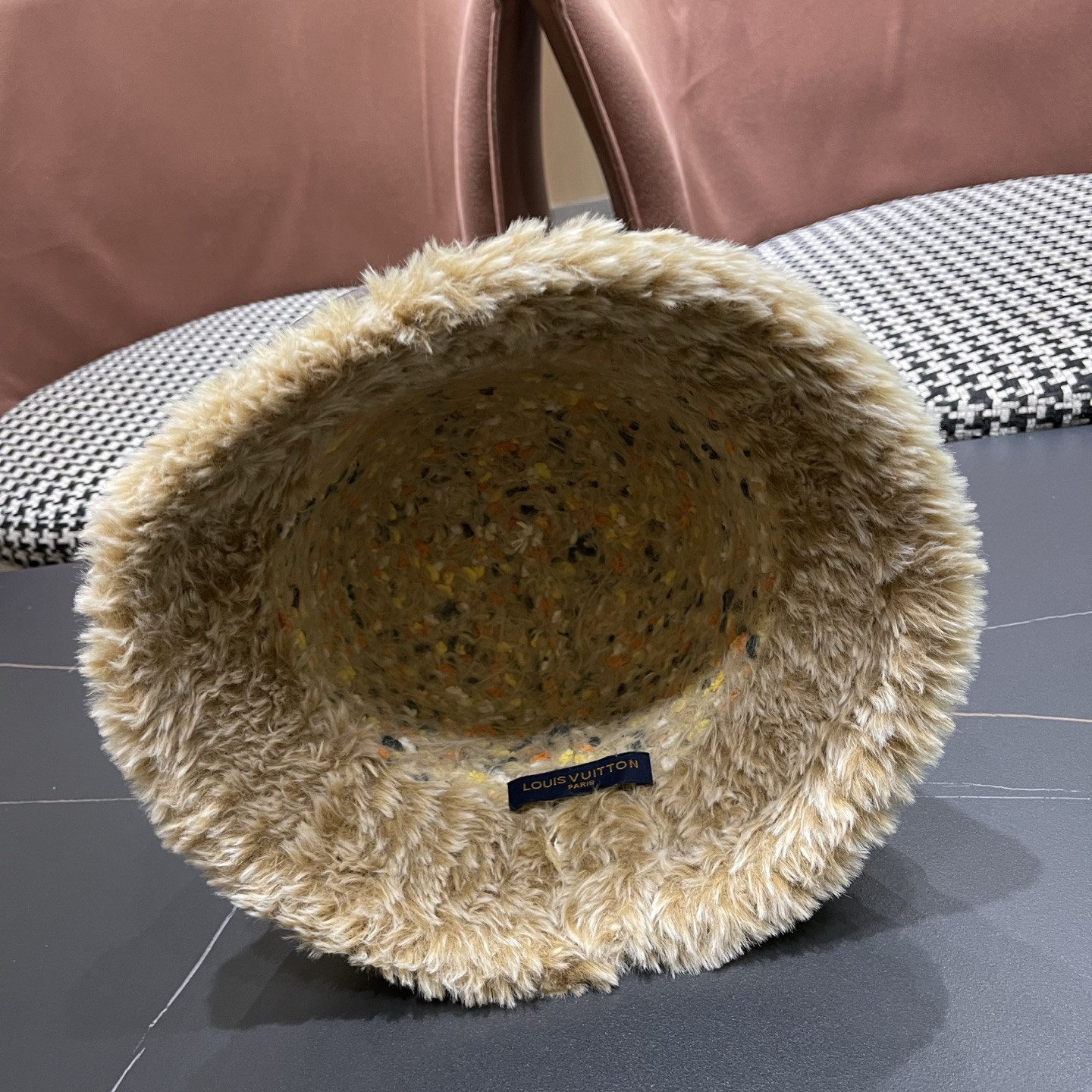 l0vis Vvtt0n bucket hat