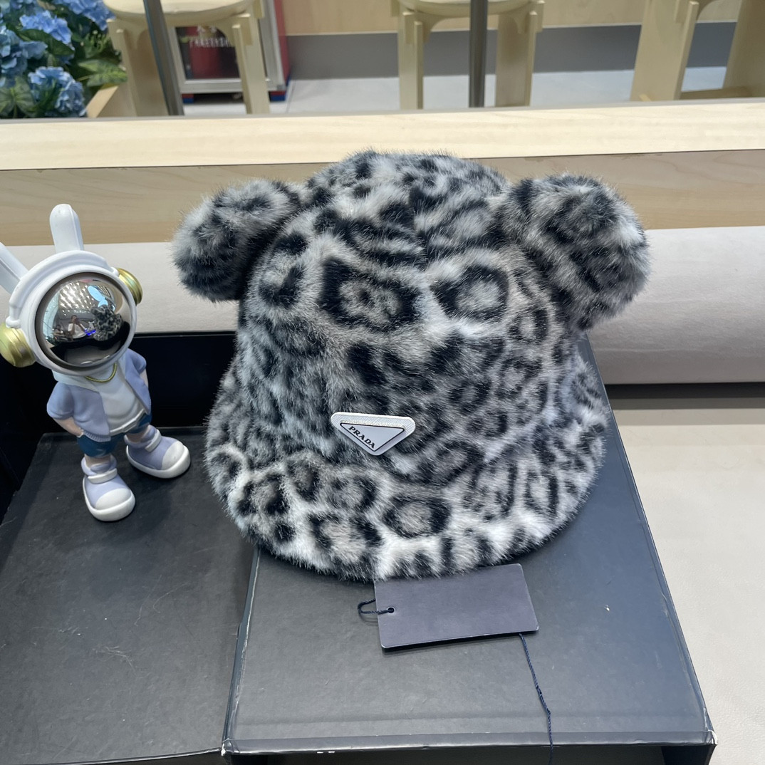 Pra*a bucket hat