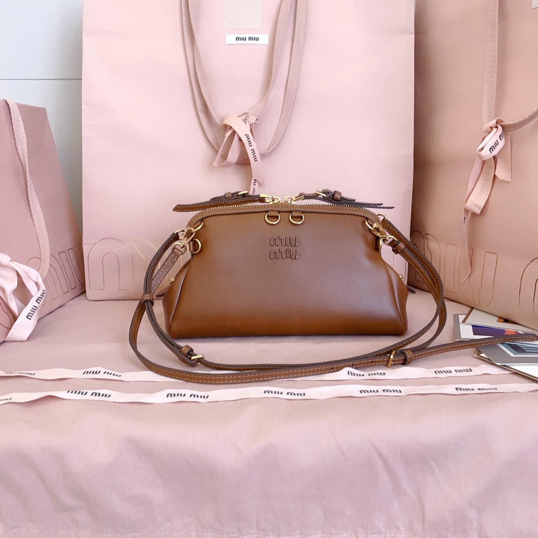 M1v M1v caprice leather clutch 14x24x8.5cm