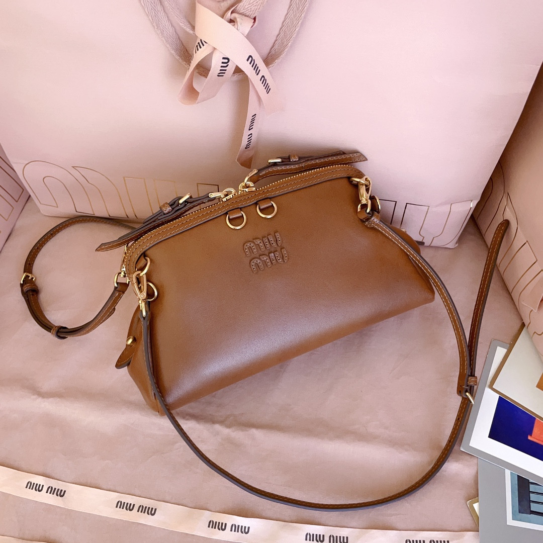 M1v M1v caprice leather clutch 14x24x8.5cm