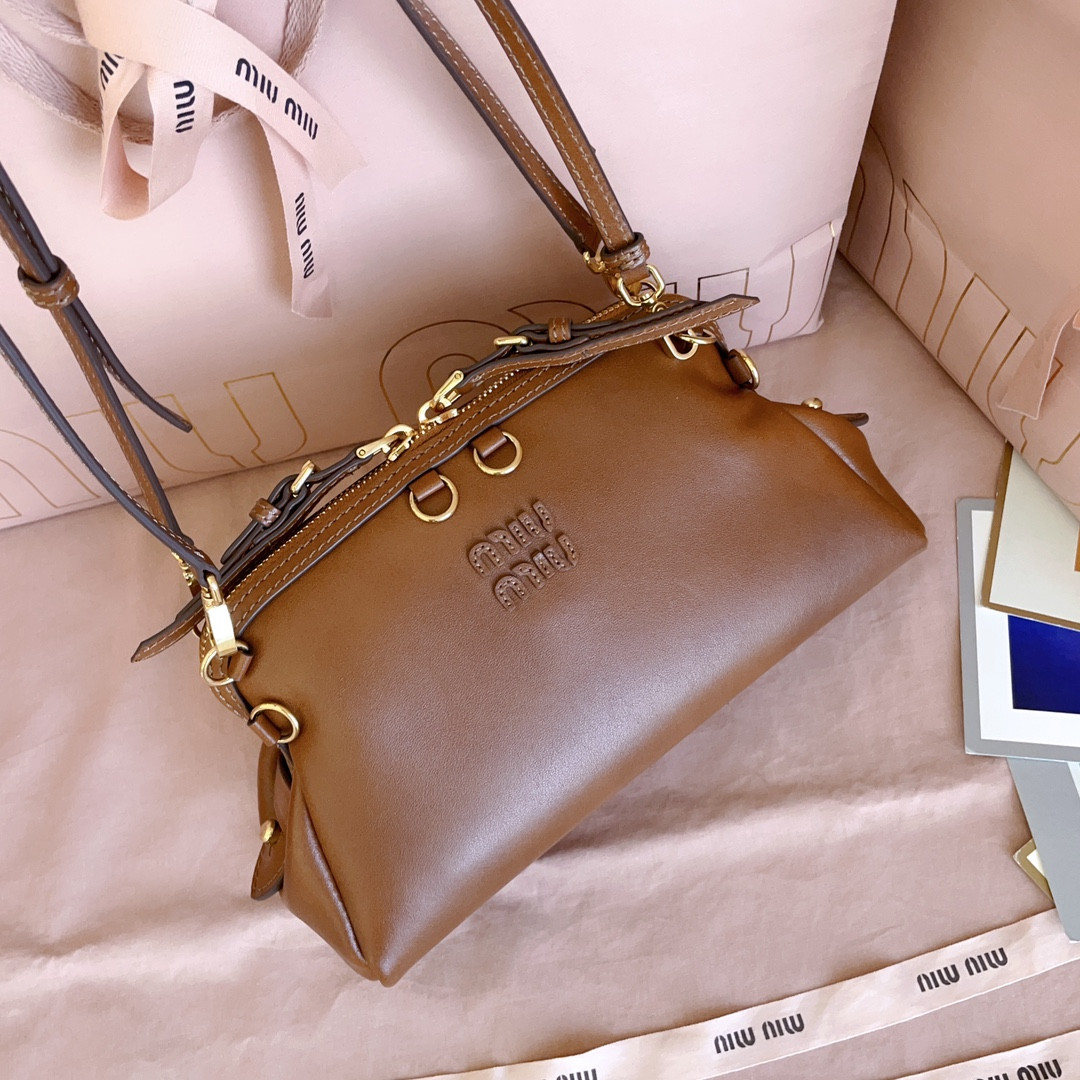 M1v M1v caprice leather clutch 14x24x8.5cm