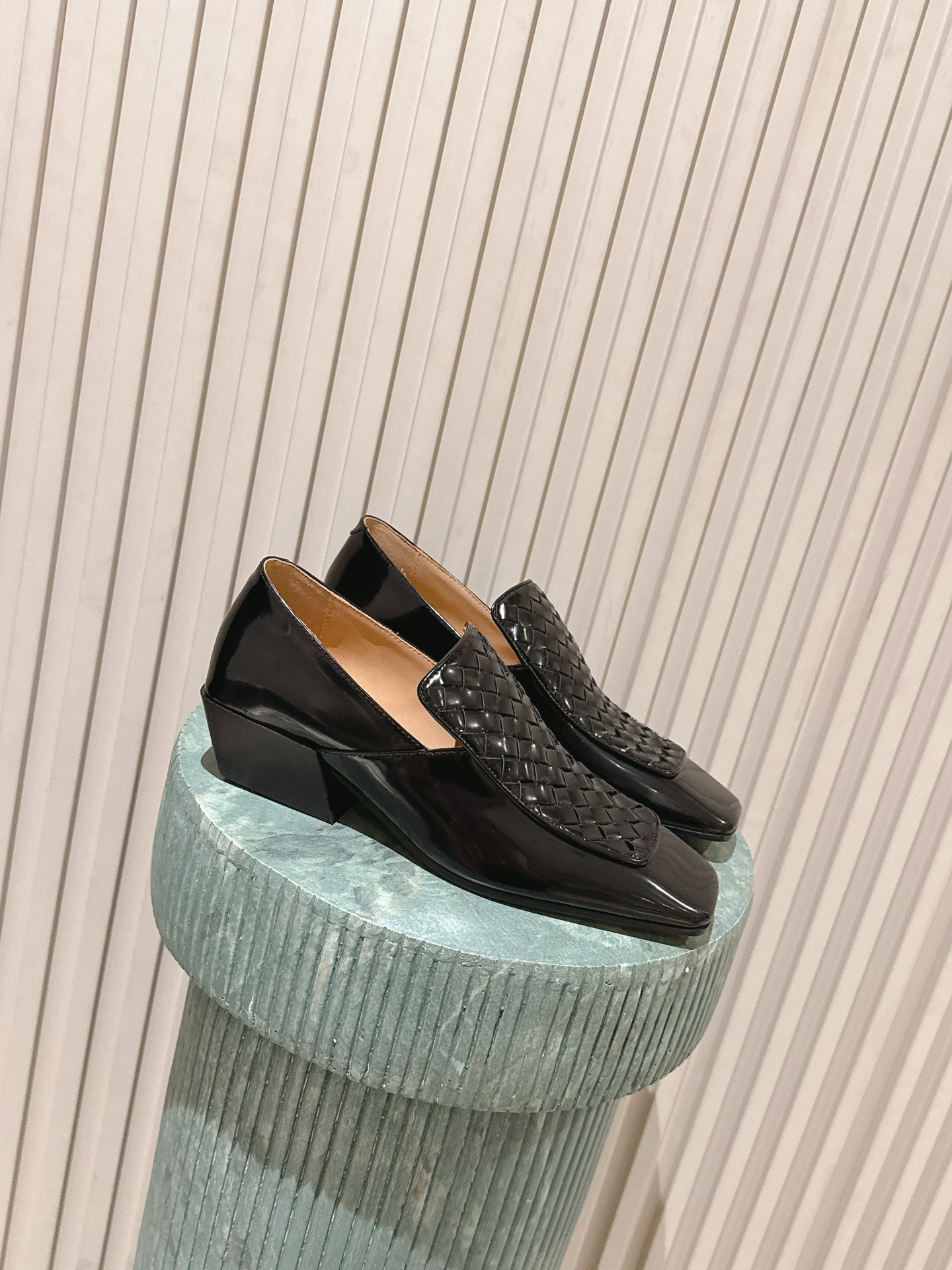 ua b0tt*ga Ven*ta ventura loafer