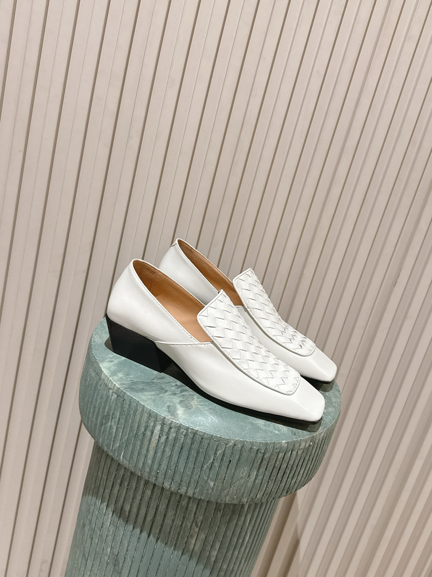ua b0tt*ga Ven*ta ventura loafer