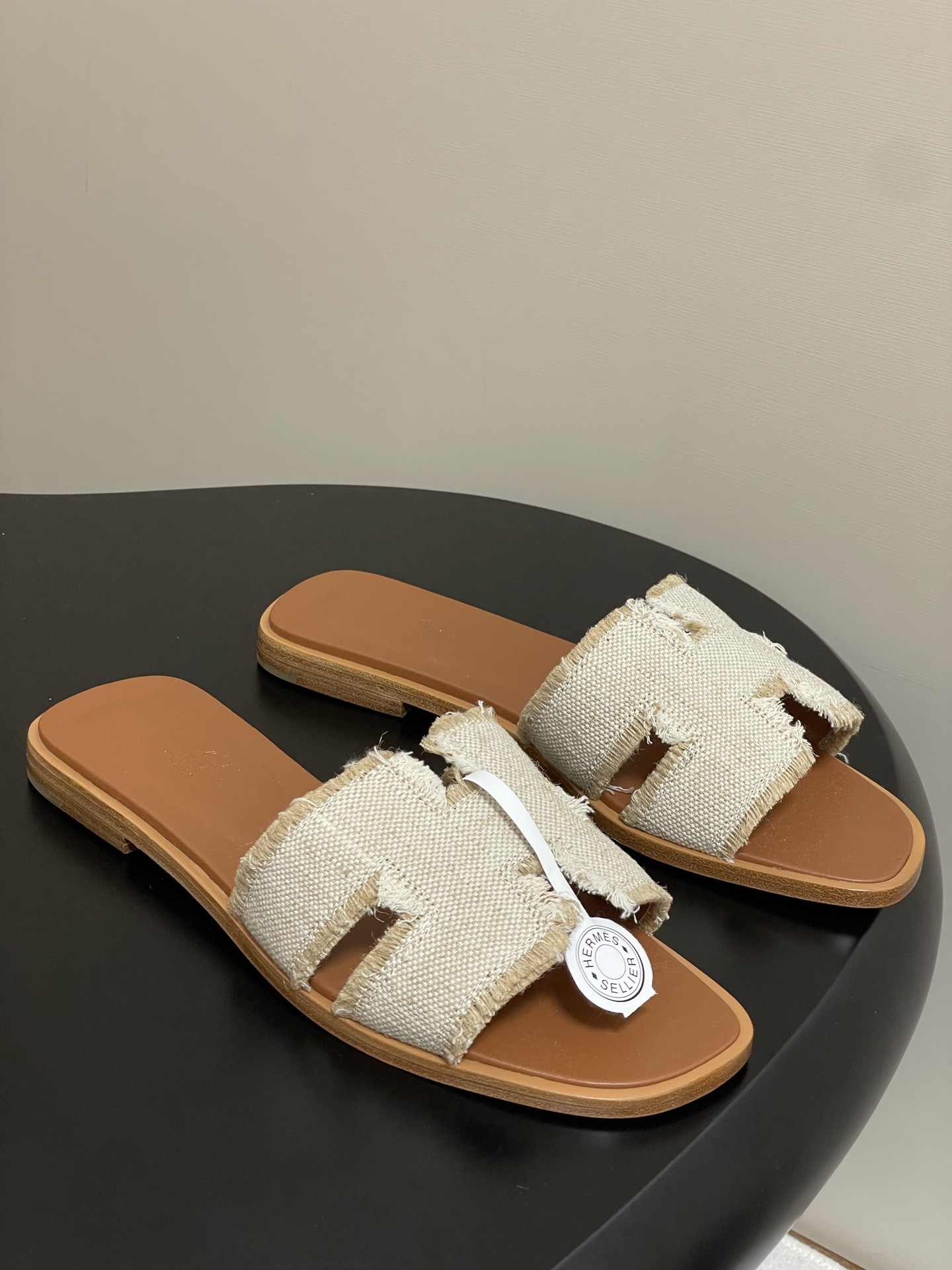 ua H**me5 oran sandal