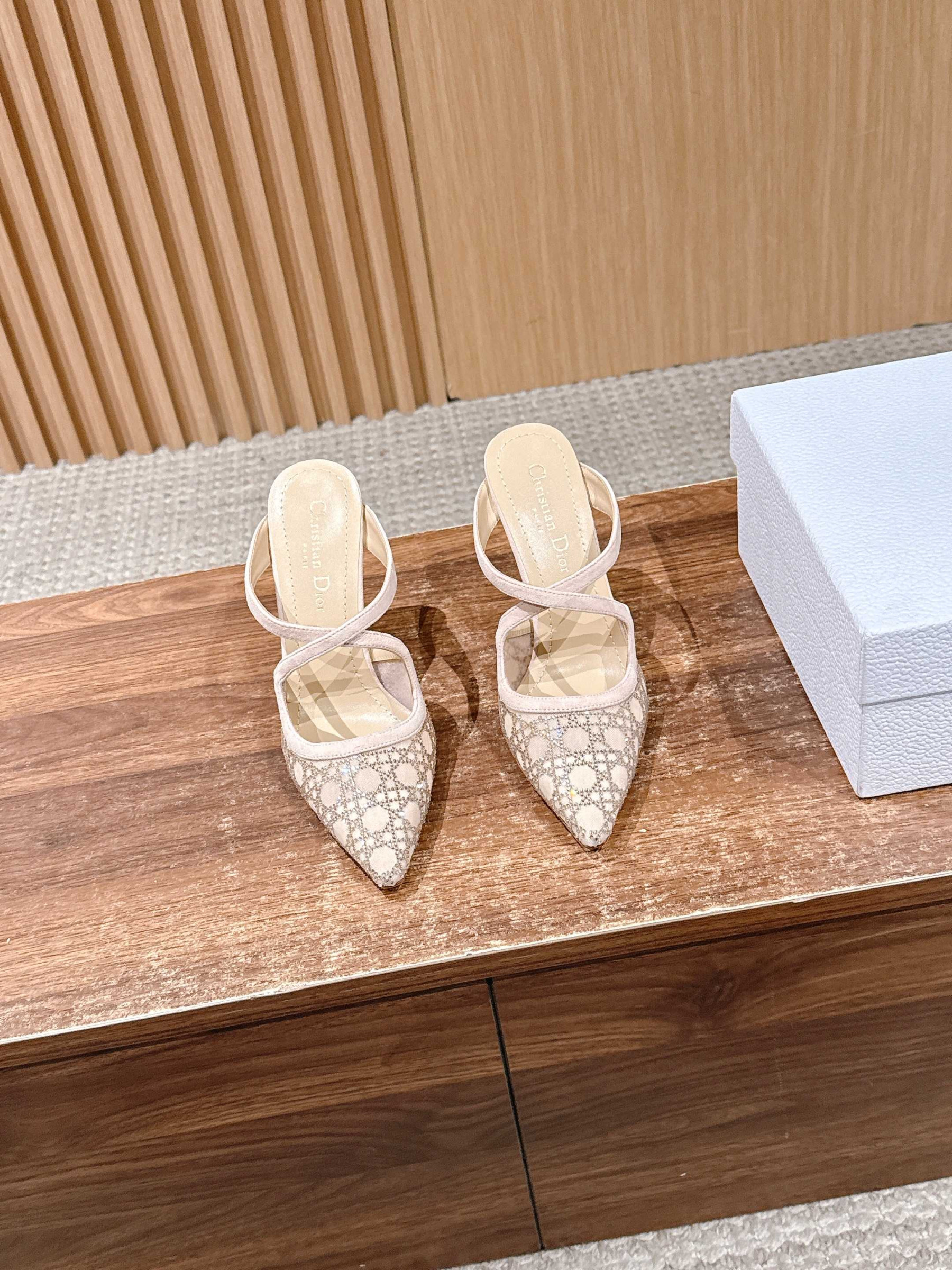 ua D10r capture heeled mule