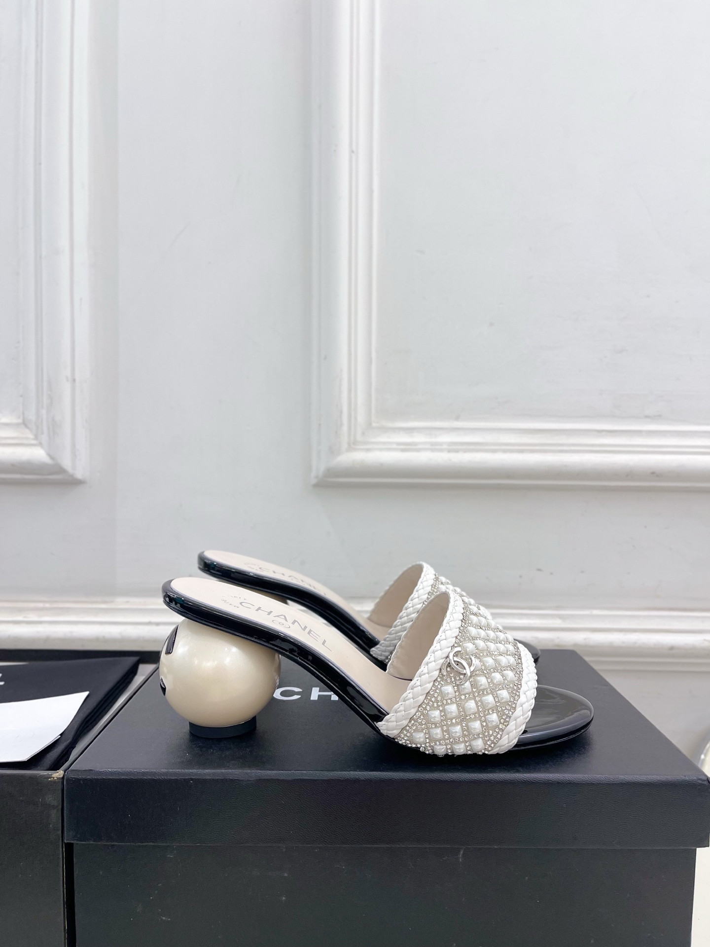 ua Ch**el slides 6.5cm heel