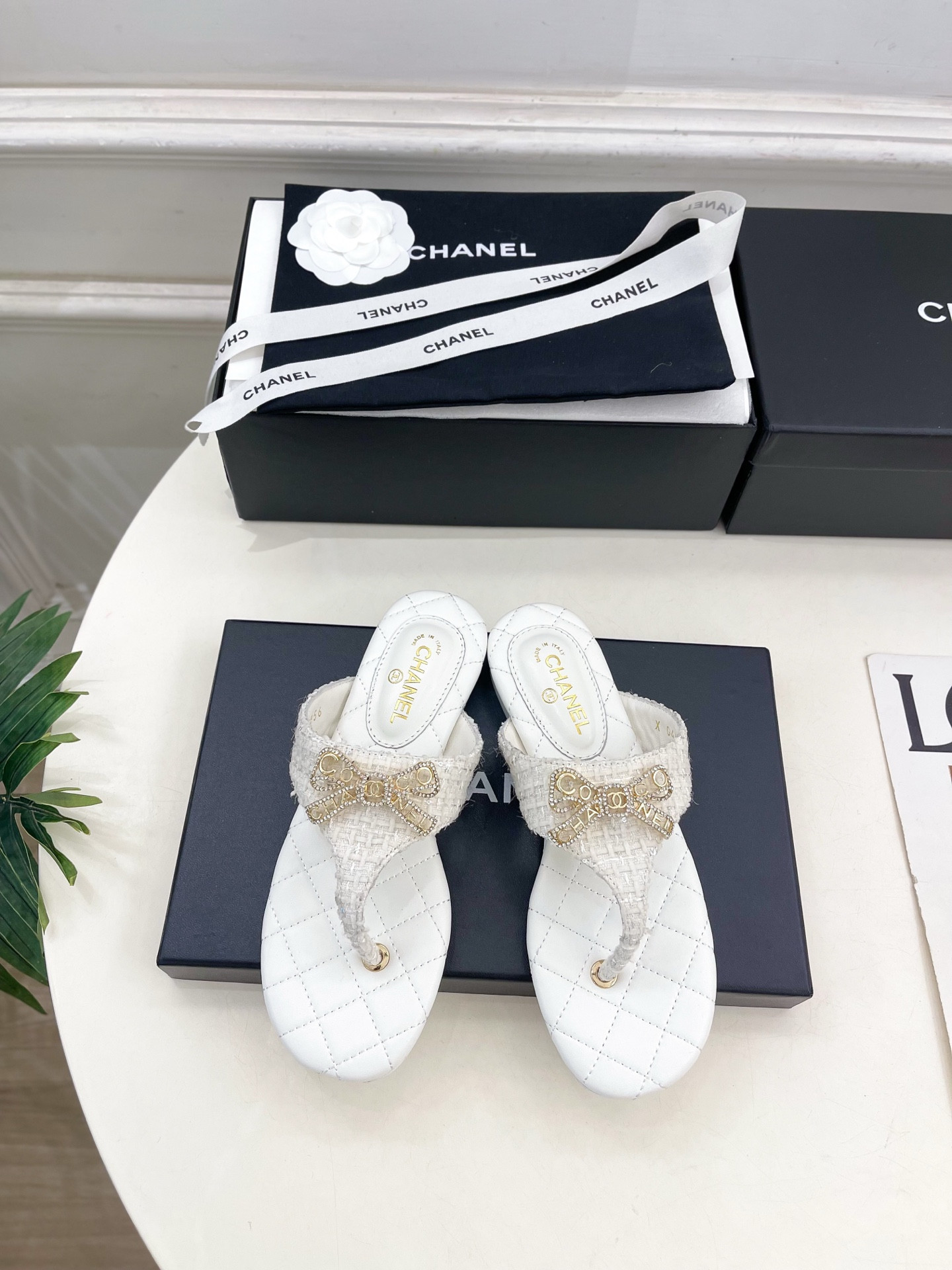 ua Ch**el thongs sandals