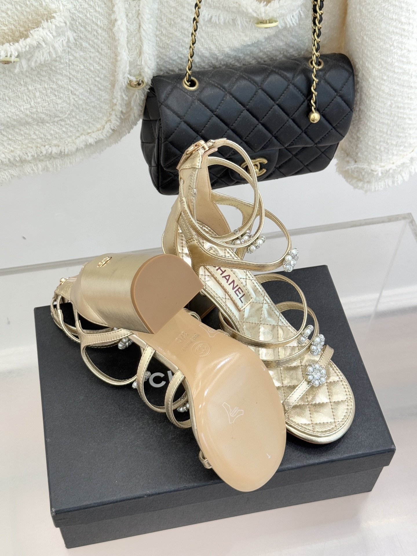 ua Ch**el sandals