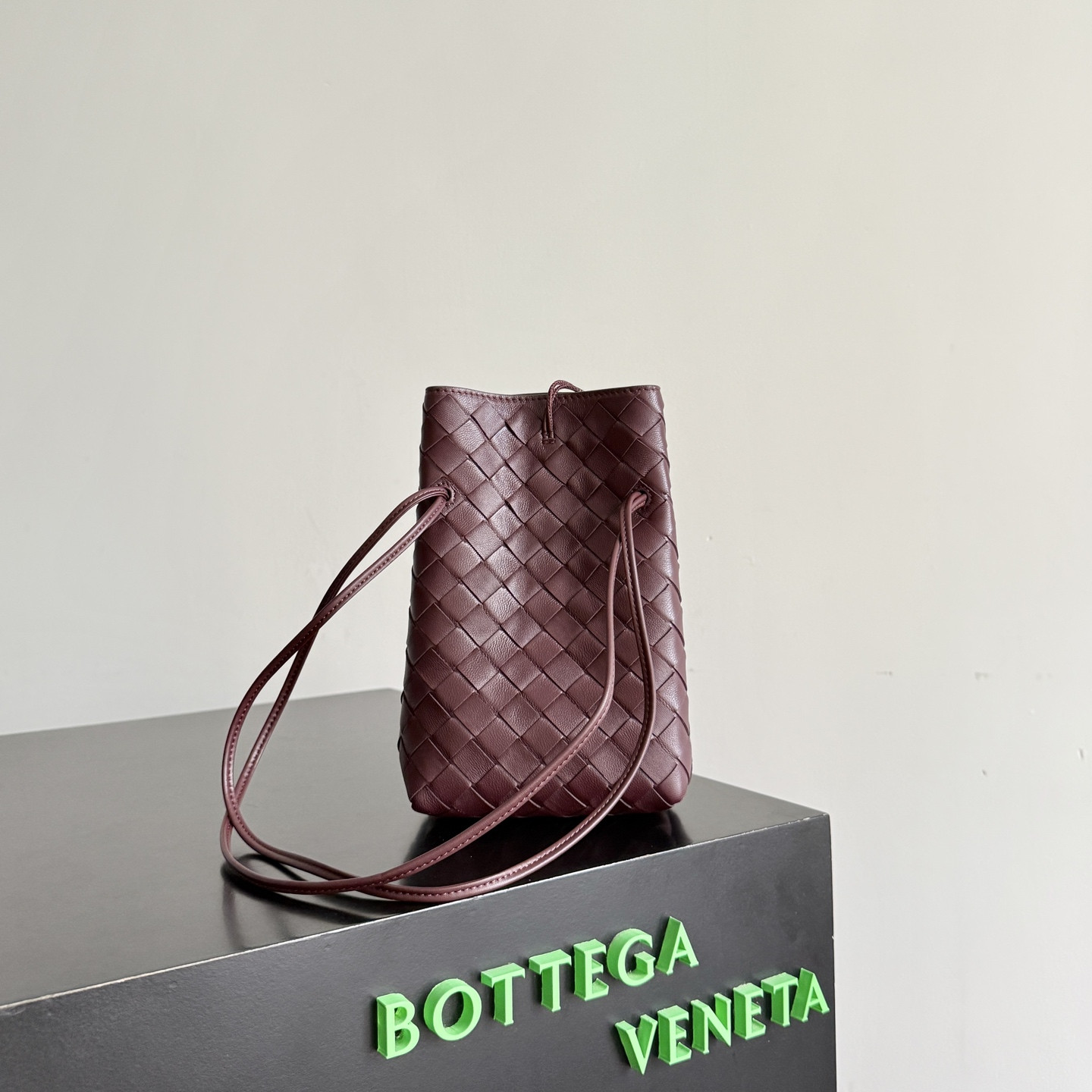 Bottega Veneta Andiamo Phone Pouch 21.5x14x7cm