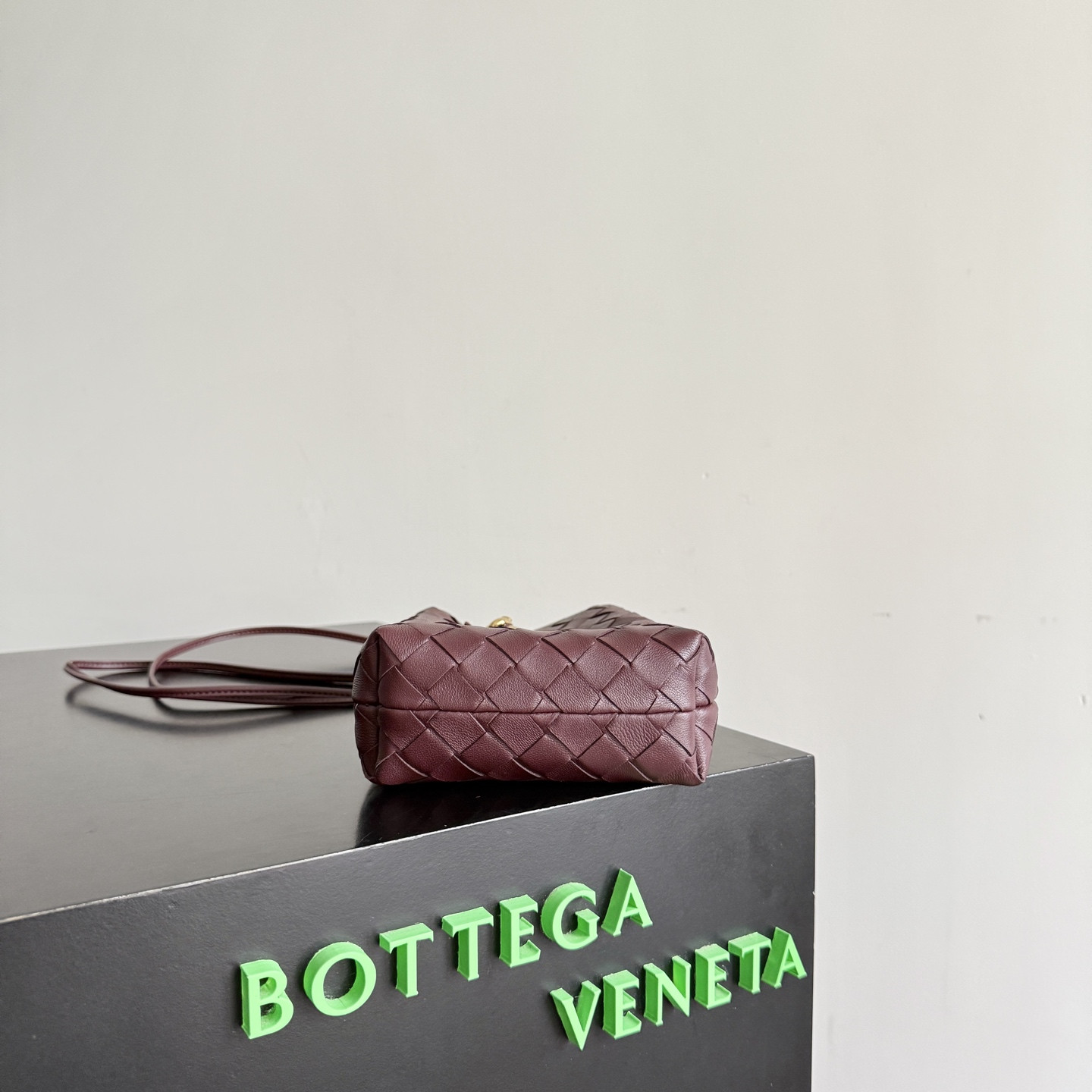 Bottega Veneta Andiamo Phone Pouch 21.5x14x7cm