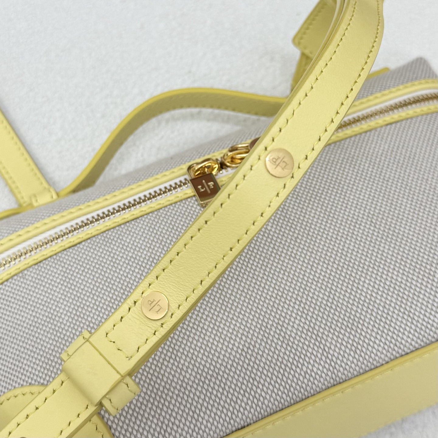 L0r0 P1ana extra pocket l19 11 x 19 x 6.5 cm
