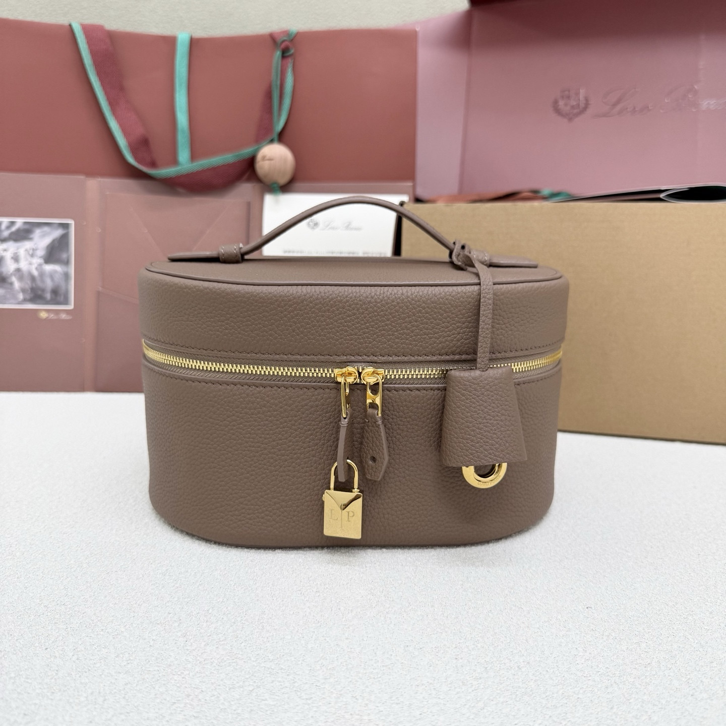 L0r0 P1ana extra vanity case 21x15x12cm