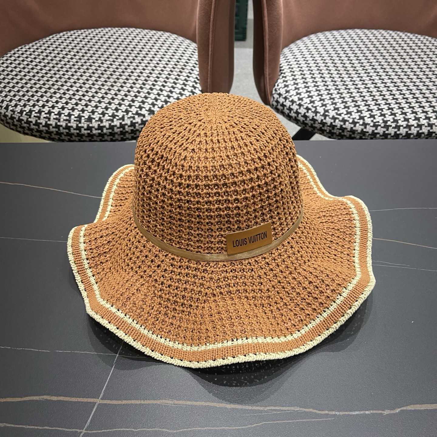 l0vis Vvtt0n straw hat