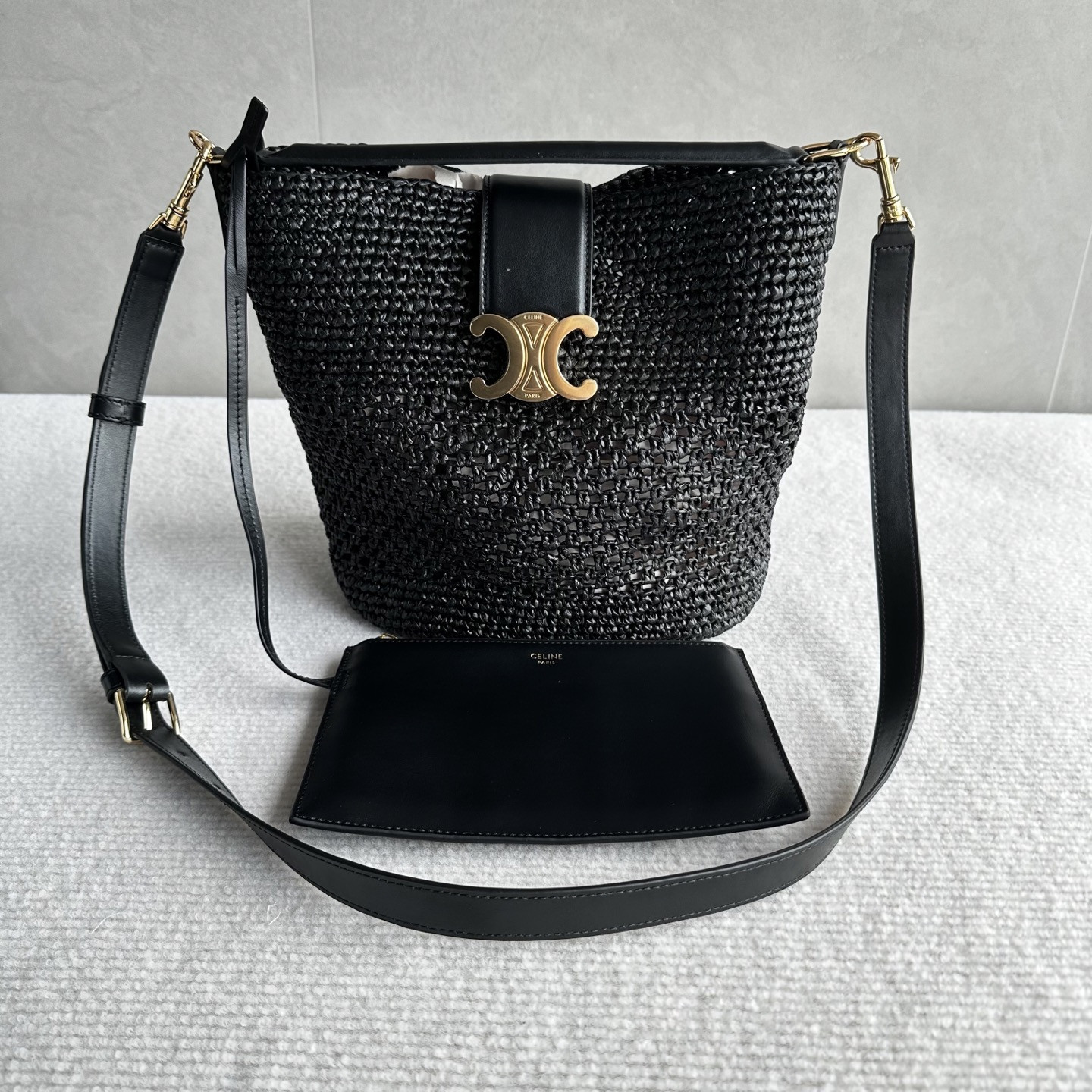 Ce1i*e l0vise medium bucket bag made of plant materials and cow leather 23.5x24x16cm