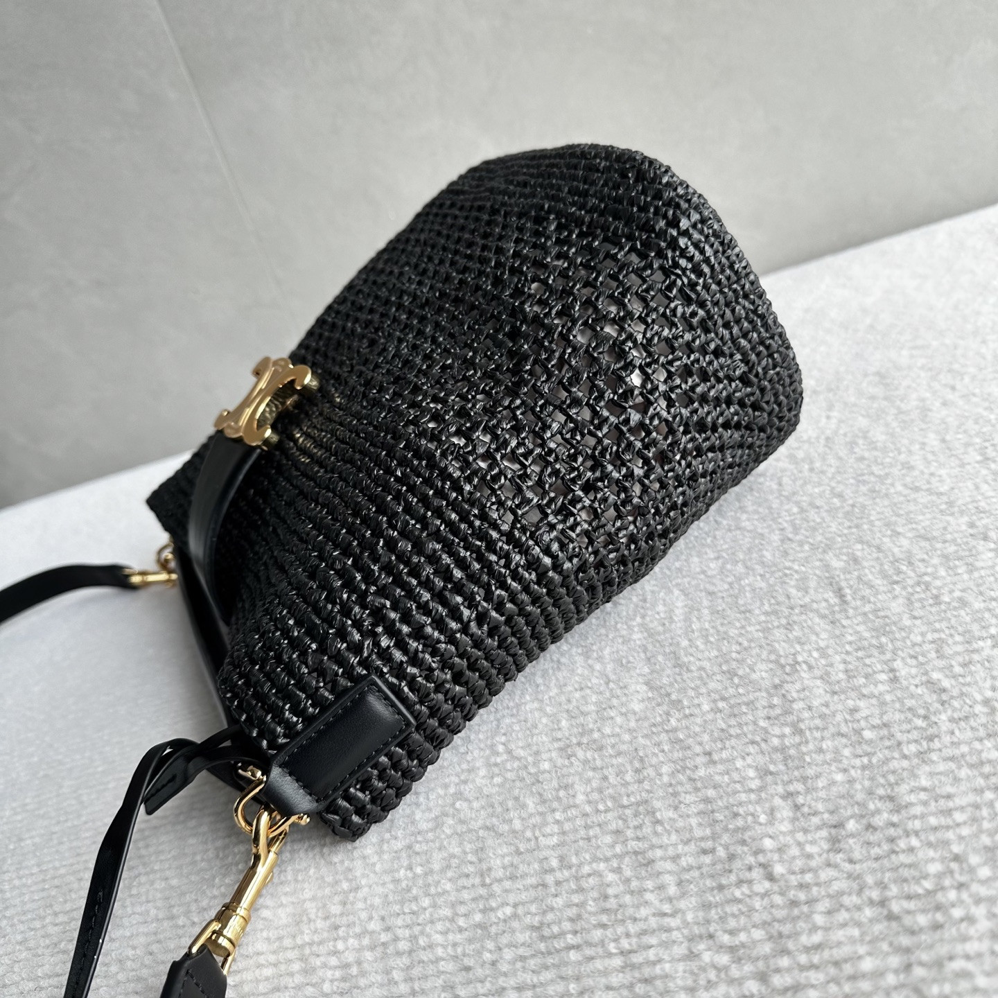 Ce1i*e l0vise medium bucket bag made of plant materials and cow leather 23.5x24x16cm
