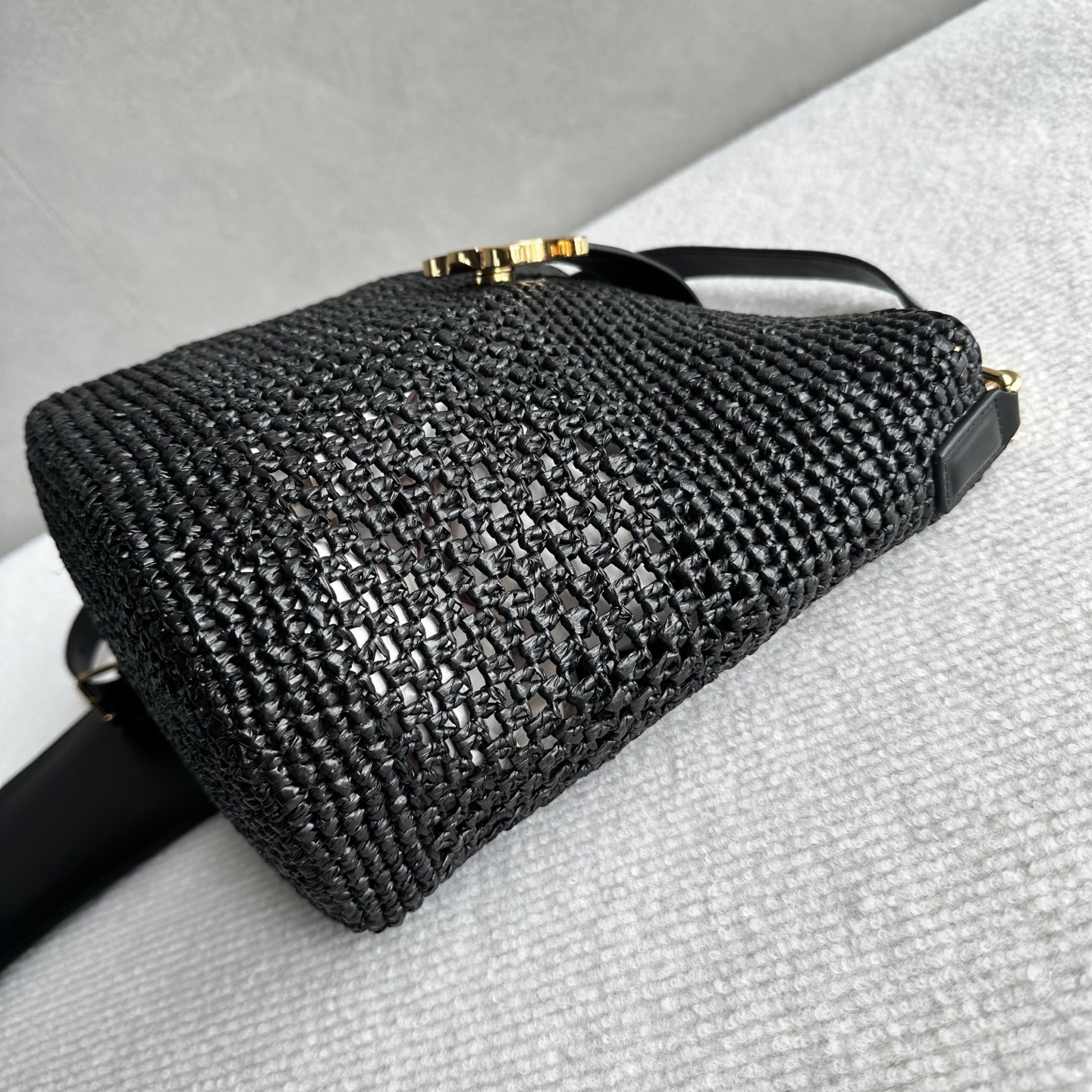 Ce1i*e l0vise medium bucket bag made of plant materials and cow leather 23.5x24x16cm
