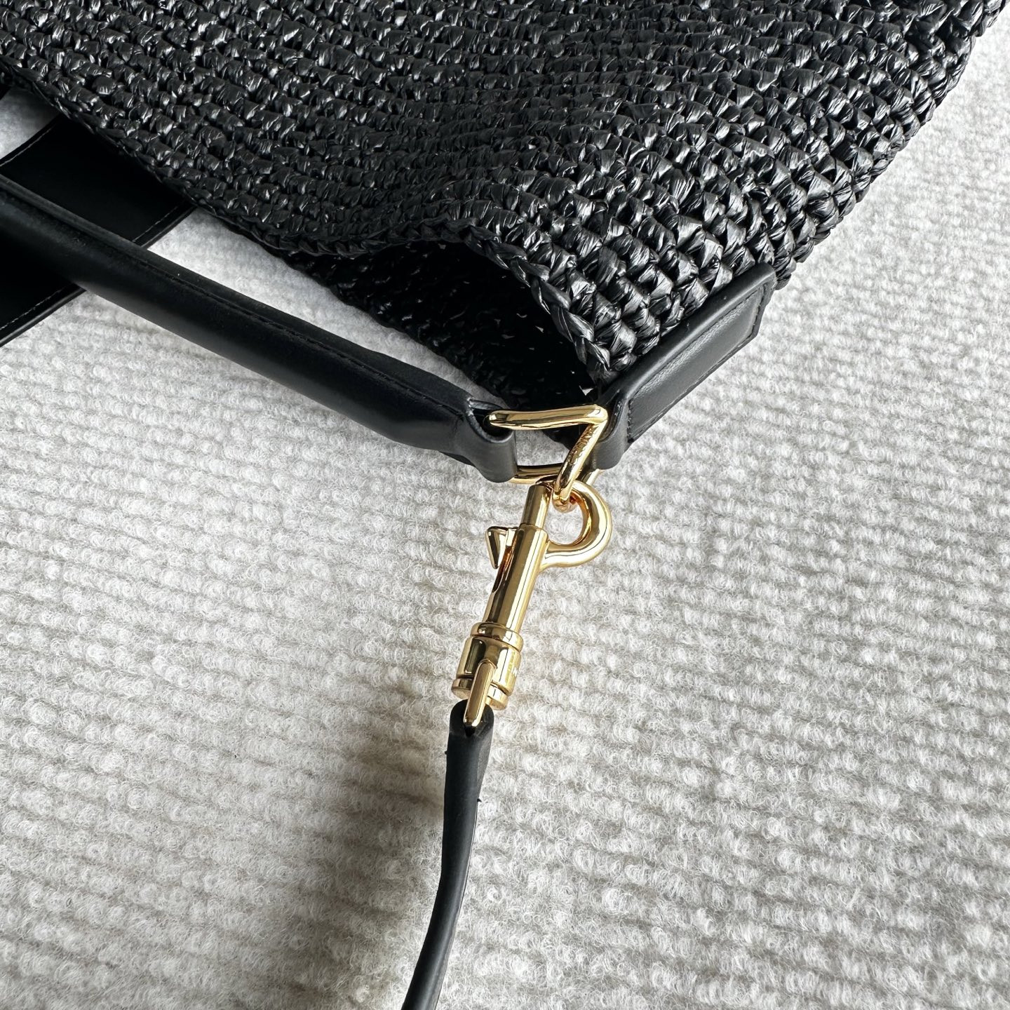 Ce1i*e l0vise medium bucket bag made of plant materials and cow leather 23.5x24x16cm