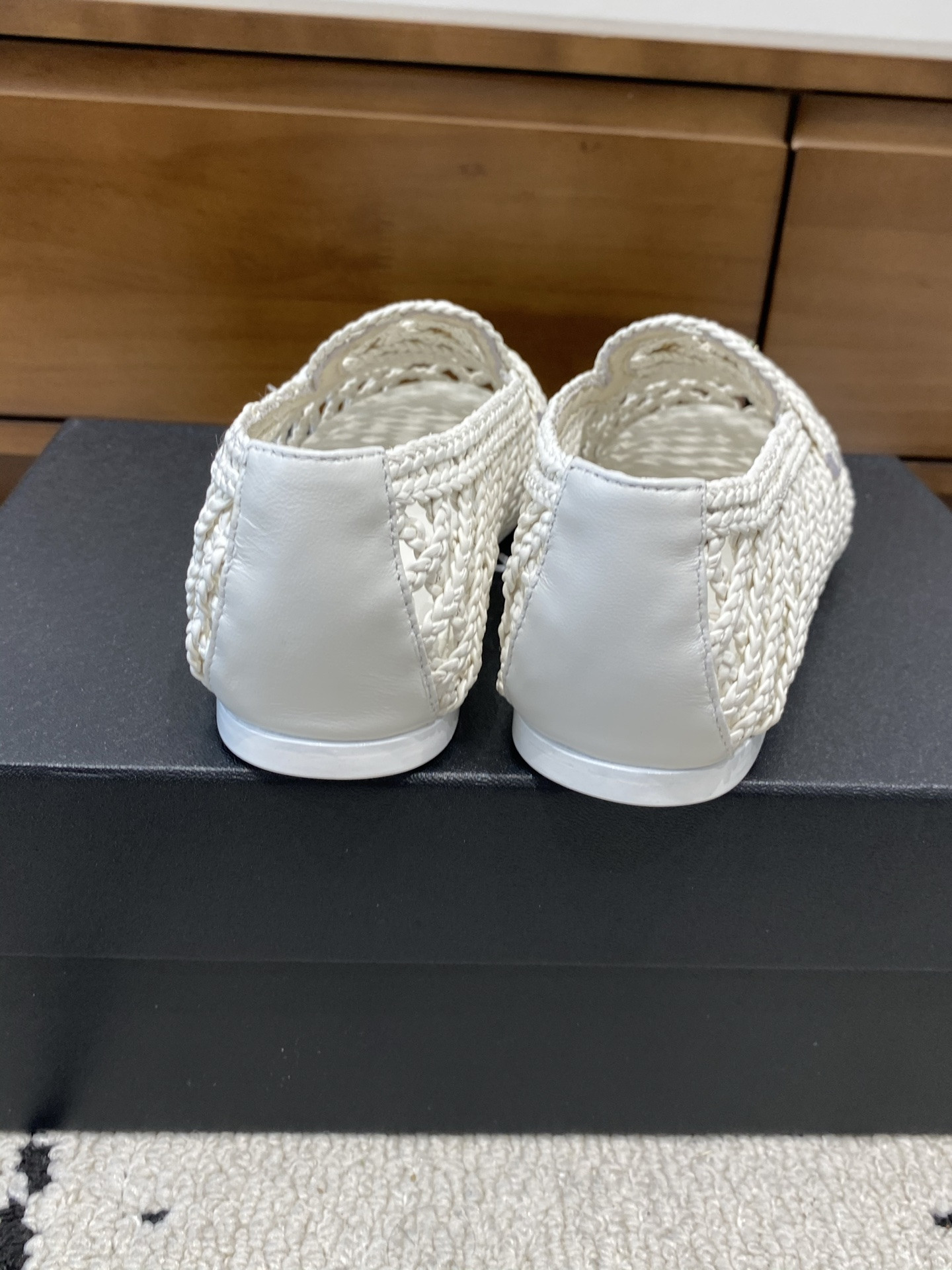 ua Ch**el flat shoes
